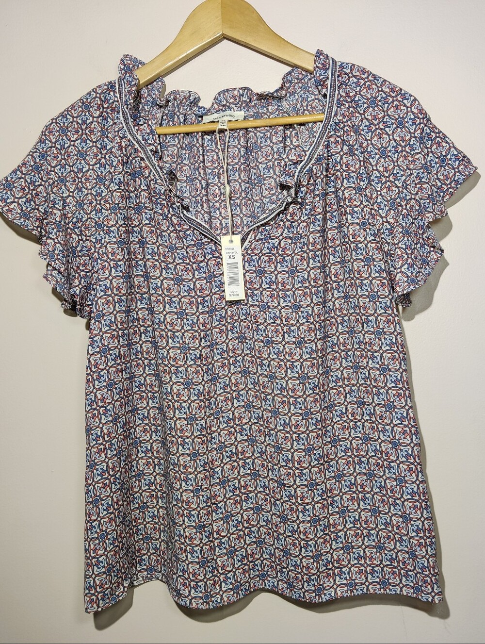 Max Studio Womens XS Flutter Short Sleeve Blouse Printed Ruffle Split Neck NWT